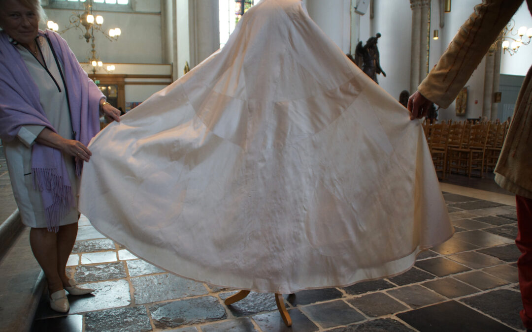 Mantel Maria van Merksem op Moederdag onthult